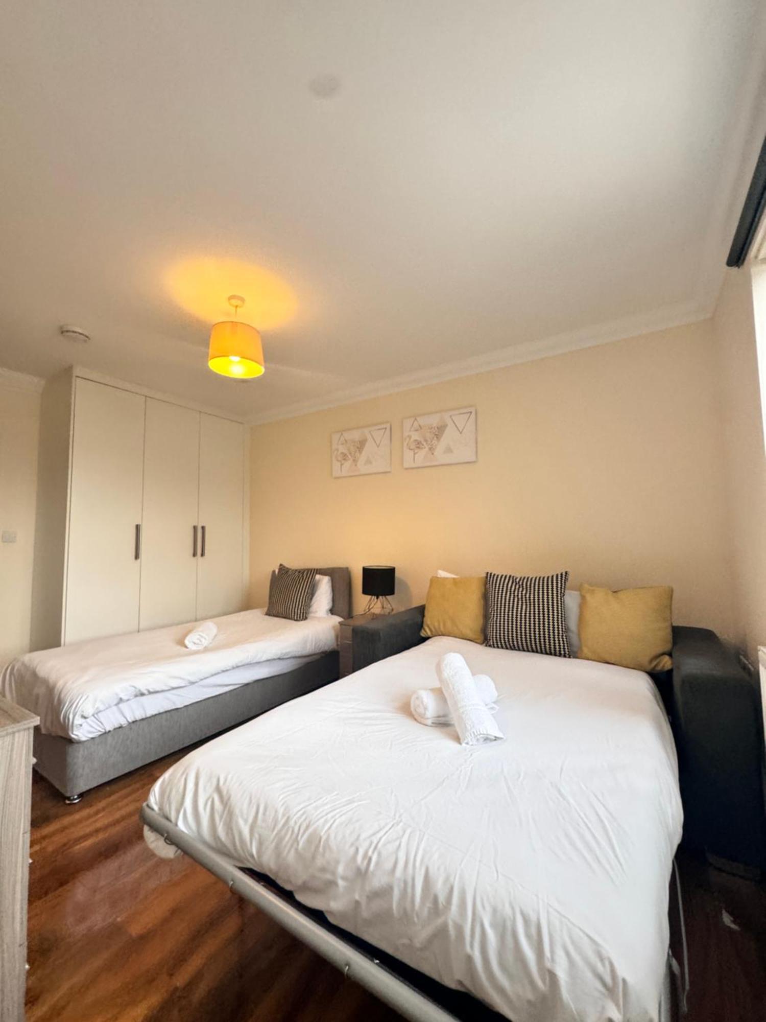 Near Heathrow! Pristine, Convenient & Only 5 Mins To The Terminals *