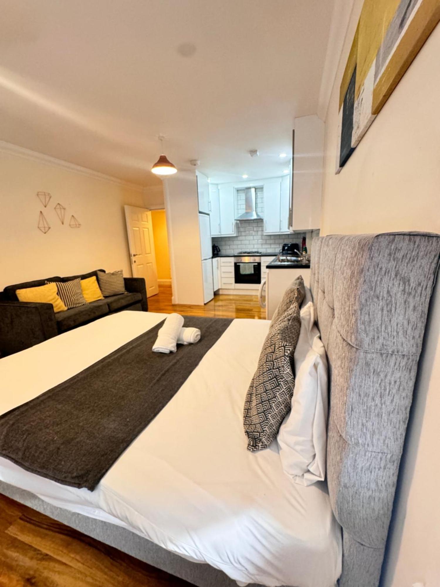 Near Heathrow! Pristine, Convenient & Only 5 Mins To The Terminals *